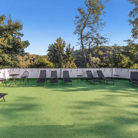 Grand New 2025 Hotel